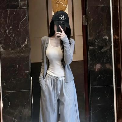 街拍美女穿搭：简约休闲穿搭