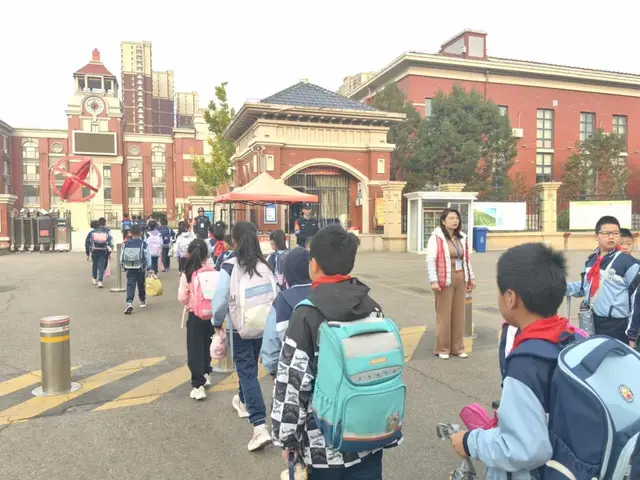 智源小学“1+N护学岗”守护“源学”之路