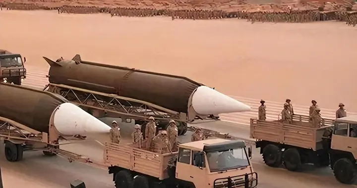 一口气花35亿买东风导弹，又砸150亿请中国驻军，付款极其爽快