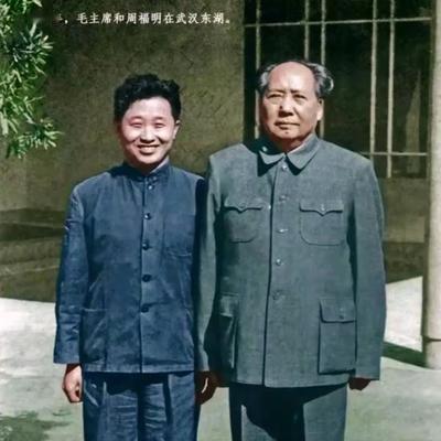 橙子看历史：这张照片太戳心！伟人俯身的那