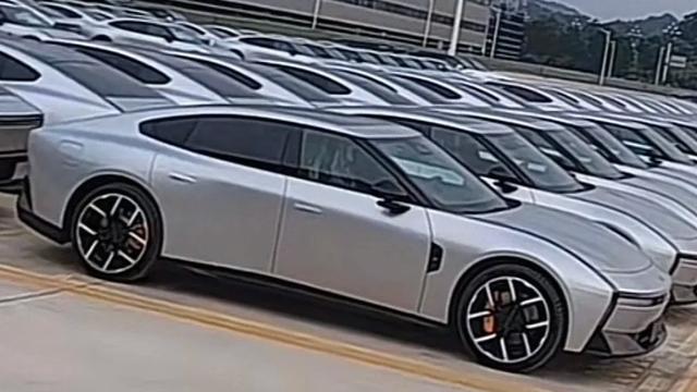 新款小鹏P7无伪装照来了，原来还有这款颜色