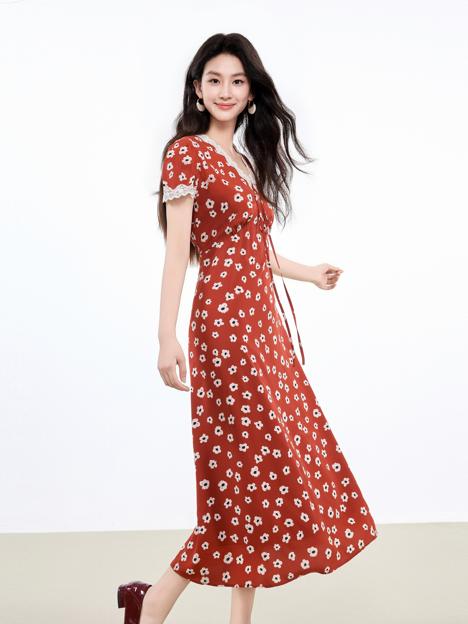 伊人蕾丝印花连衣裙