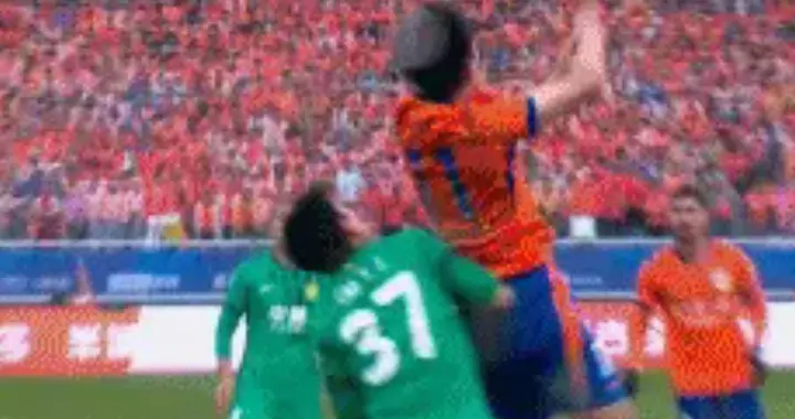 没完了！京鲁大战余波又起，点球和犯规判罚，引双方球迷争议！