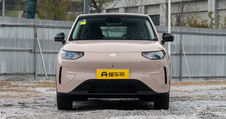 家用纯电车，零跑A10凭什么能火？看完你就明白了