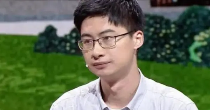 清华学霸被传分手，8年感情遭质疑，沉默背后藏着真挚爱意。