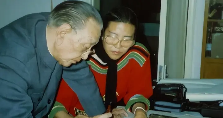 76年国防部长两次接到华国锋秘密指令：不要外出等待通知