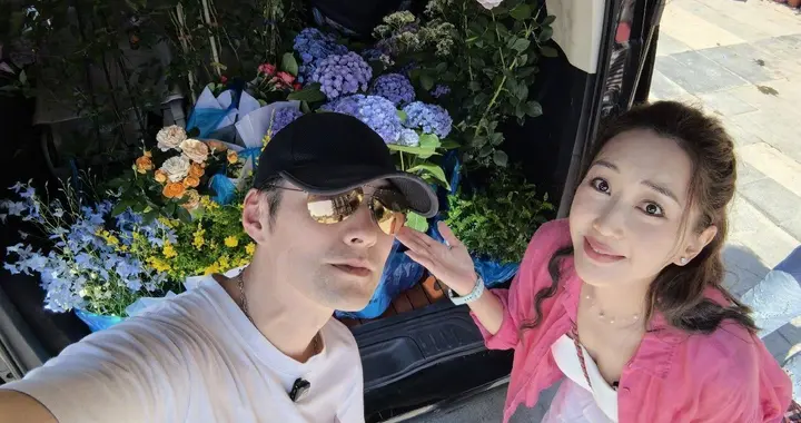 严屹宽晒上海别墅小院，和老婆改造花园，一家人聚餐烧烤好温馨