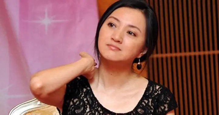 被指控插足婚姻、与春晚导演有染，春晚污名女星，用八年自救