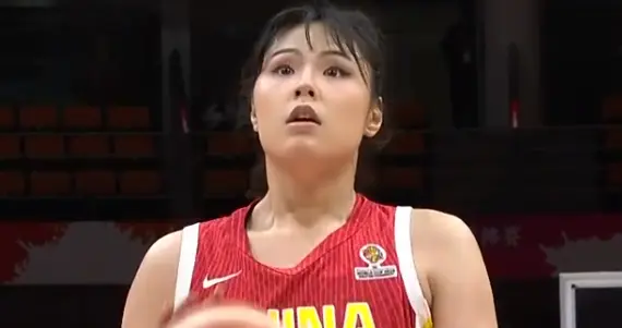 传球失误太多！中国84：74捷克，没王思雨输了，颜值比拼捷克完胜