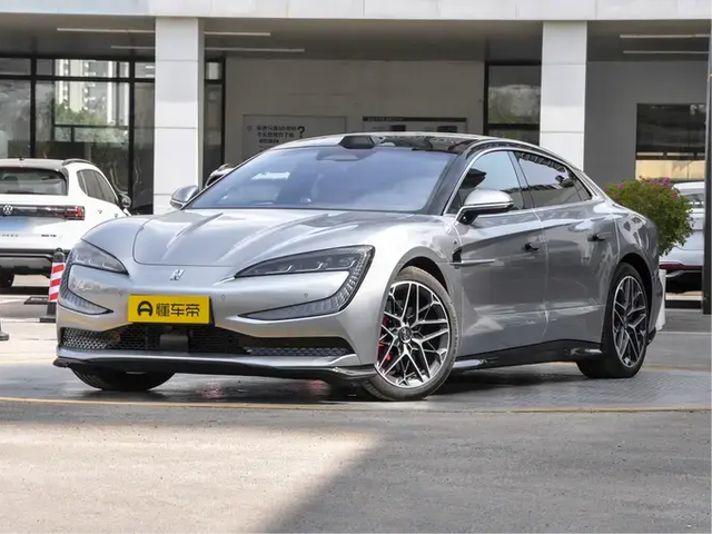 比亚迪又出\狠货\！续航720km，搭载\天神之眼\，真香