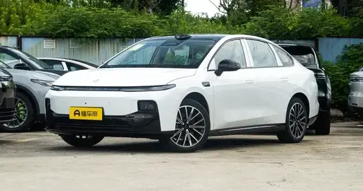 8.98 万起，够用科技、好开省心，零跑B01 适合年轻人