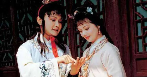 宝钗究竟爱宝玉什么？