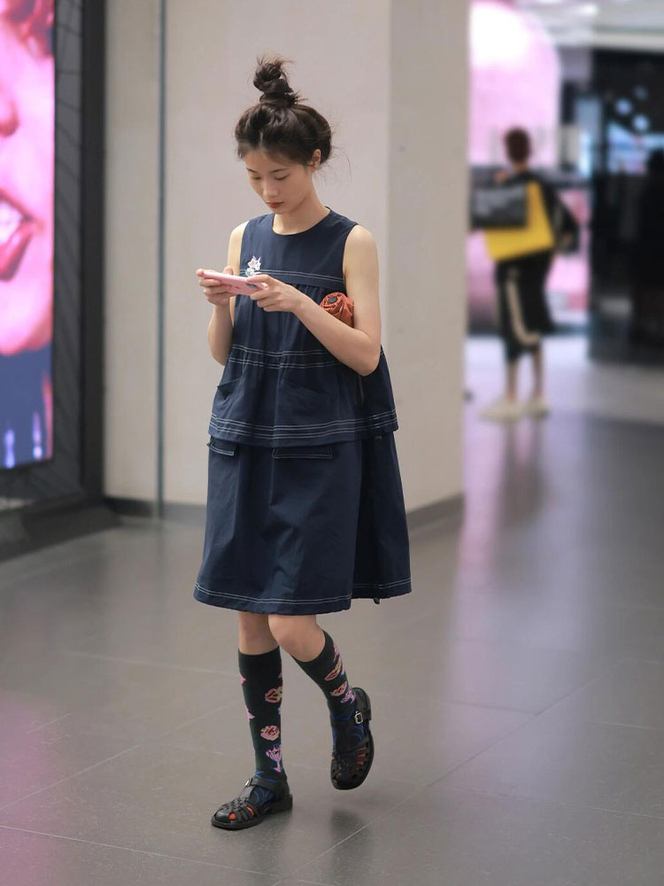 独特漂亮绝美气质高级感连衣裙女2025年夏季新款今年流行爆款裙子