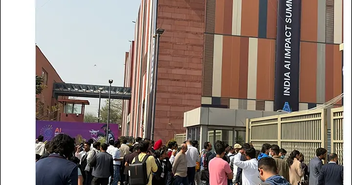 印度办AI峰会，第一天就被骂成筛子，参展商：去咖啡馆谈吧