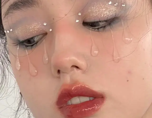 梨花带雨的林雨晴