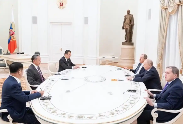 当着王毅的面，普京发邀请函，最高规格已备好，只等中方贵客到访