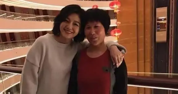 小杨阿姨是真不想干了，箖箖生日独自去花园直播，汪小菲形象受损