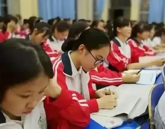 为什么一些成绩不错的孩子主动进入平行班？