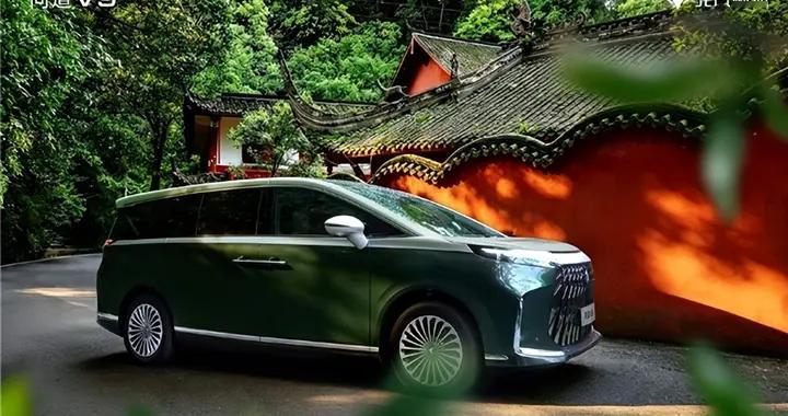 驾控颠覆者！极狐问道 V9：20 万价享 50 万级魔毯操控