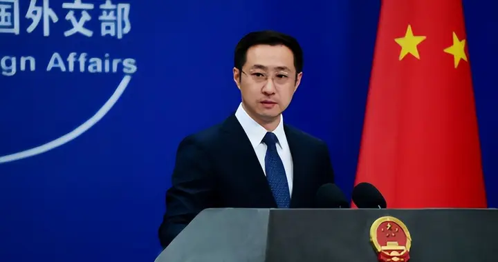 确认下台第一时间，泽连斯基对华连出两记重拳，为美尽最后一份力