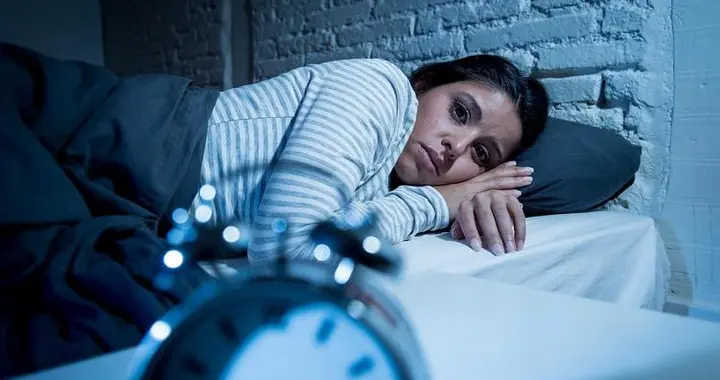 睡觉时总在凌晨3、4点醒来，医生：一般提示4大疾病，别忽视