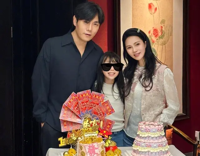 伊能静57岁生日发文，称自己幸福的老女孩，一家三口合照超有爱