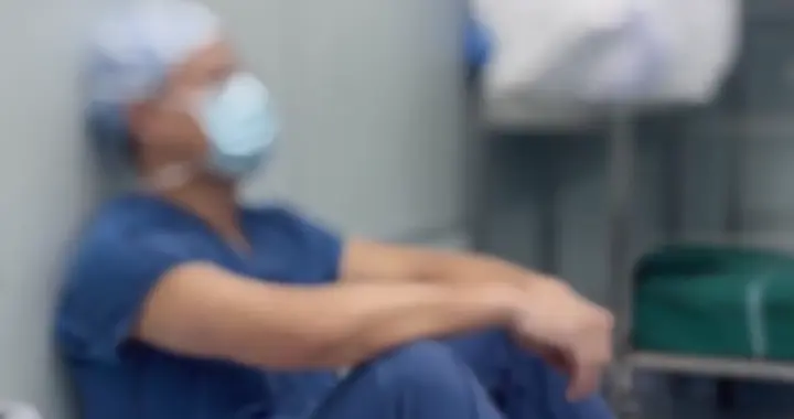 985医学生规培月薪3500，理发师剪头150，谁还学医？