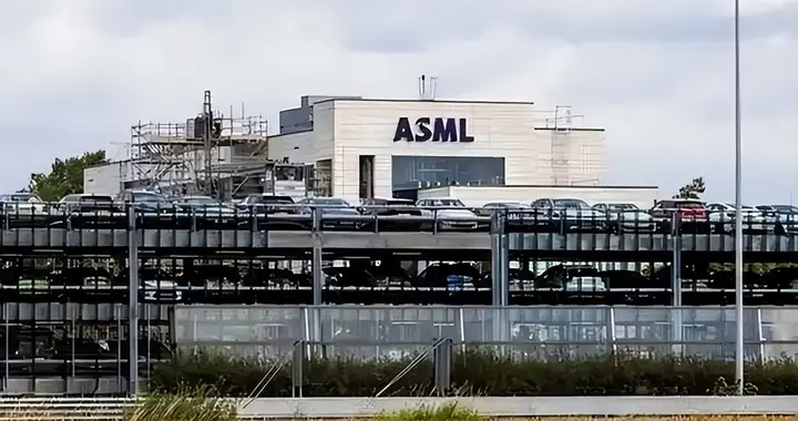 荷兰政府花200亿挽留无效，光刻机巨头ASML为何执意从老家搬走？
