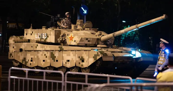 陆战之王基因突变！99B坦克实弹射击首次公开，三大战力碾压欧美