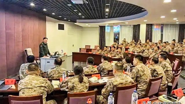 优雅百灵鸟：昨天刷到4月8日国防大学那个