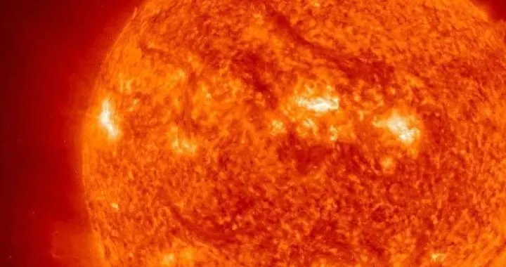 1540倍太阳半径缩水至800倍！麦哲伦星系恒星突发剧变