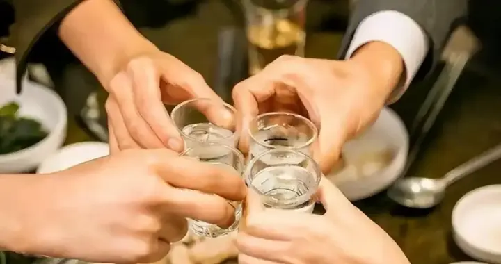 提醒：喝酒后一旦出现这几种表现，别硬撑，你的身体已经扛不住了