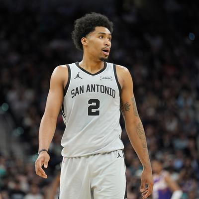 篮下后撤步：看看别的球队的年轻人，再看看