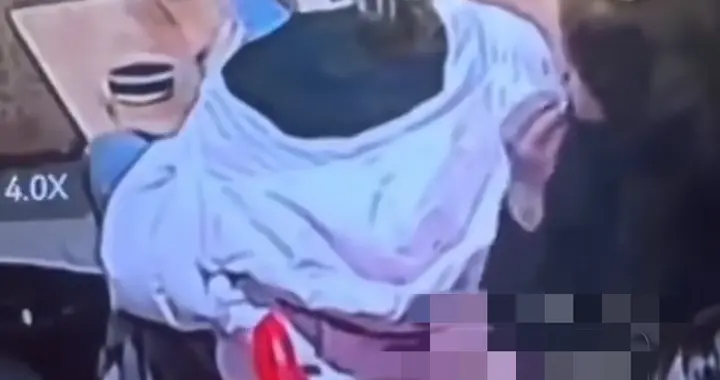 泼螺蛳粉汤女子后续:正脸曝光已社死，受害人报警，视频传到海外