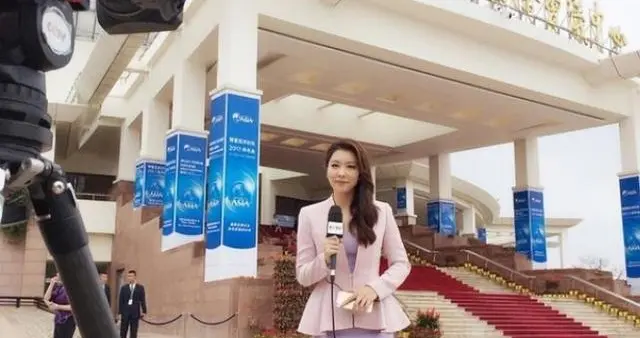 主持人李斯璇：才华不输董卿，当红时离开央视，如今怎么样了？