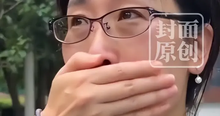 婚外胚胎的小三越扒越有！小学毕业，她姐也傍大款，父母引以为傲