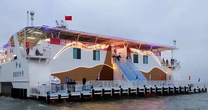 中国的养鱼船13万吨，比美国航母都大！这艘巨轮到底有多厉害？