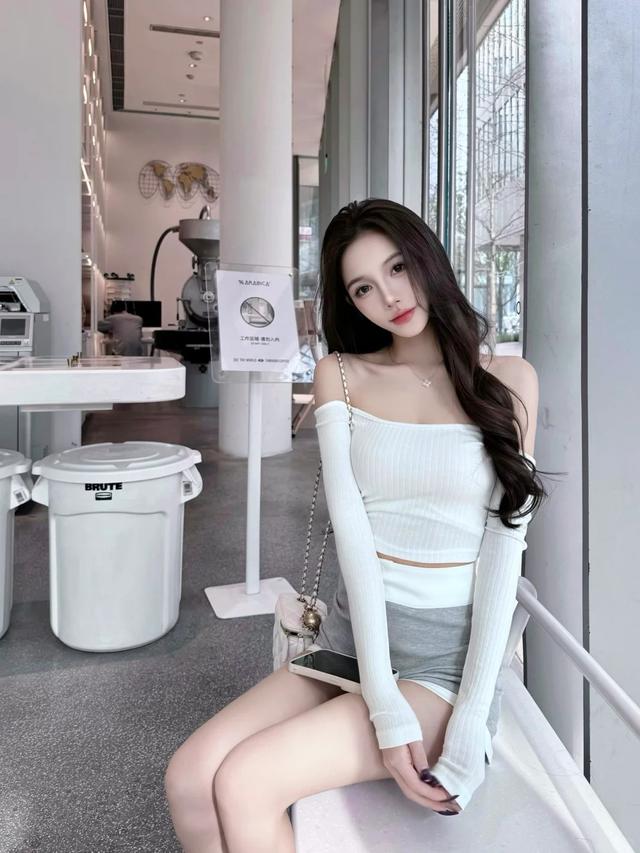 浙江时尚女郎，充满了成熟韵味的时尚少女
