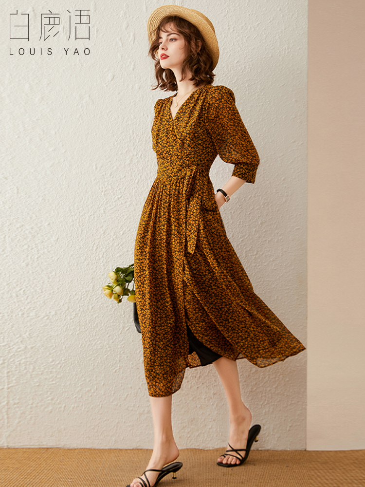 白鹿语气质碎花茶歇裙夏款优雅高腰V领中袖开衫式连衣裙长裙