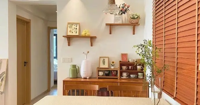 一户人家晒出60平的两室一厅，将厨房安排在沙发后，太吸睛！