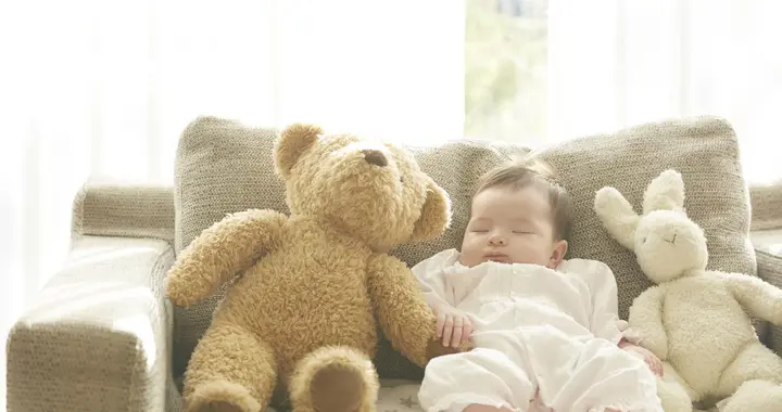 十一个月的宝宝不会爬，没语言，听不懂指令，是自闭症吗？