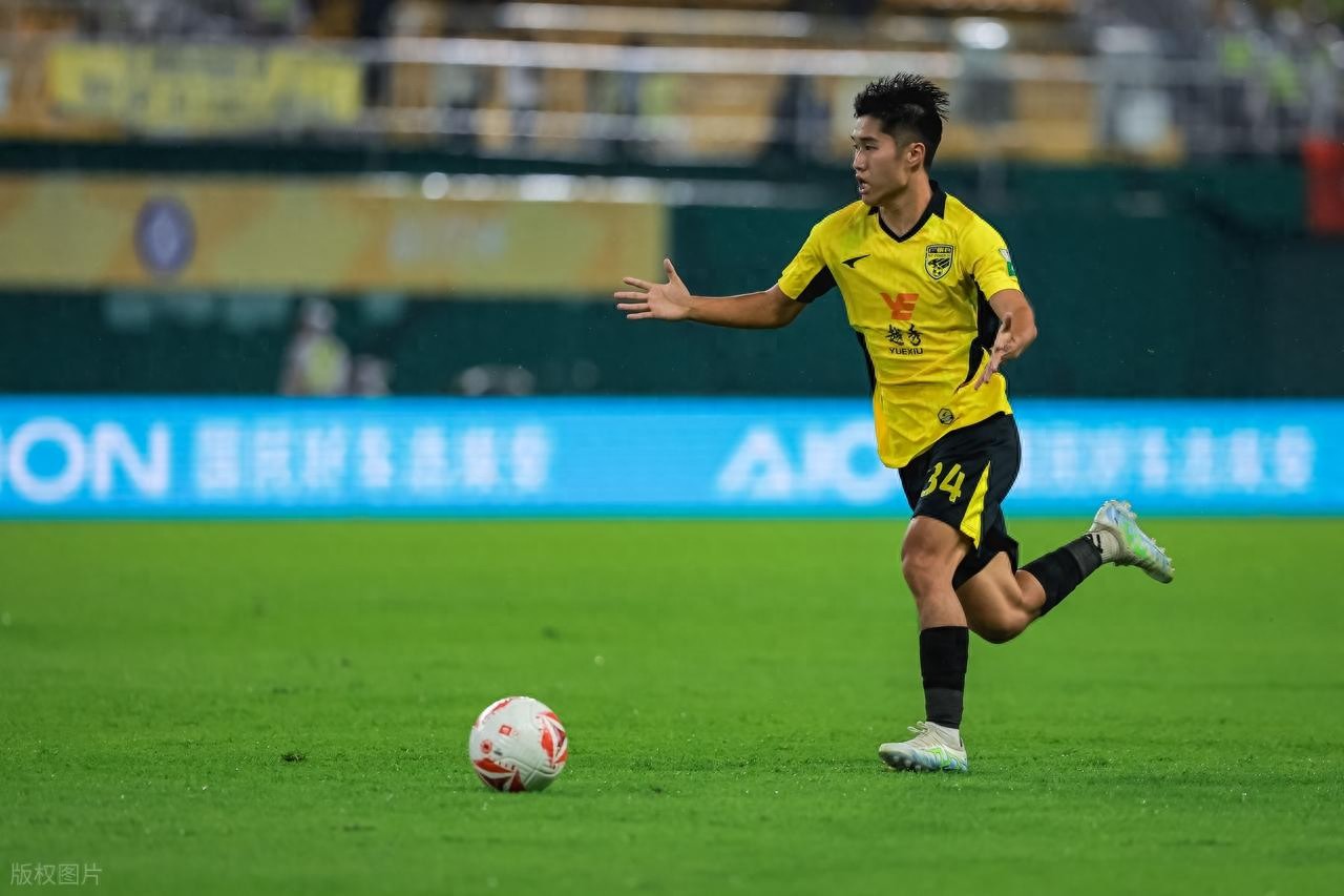 连过两人轰两球！广州豹3-0碾压亚泰，10分领跑冲超停不下来