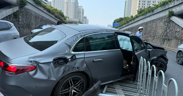 奉劝车企别无脑吹嘘“智驾”了，我就问一句：出了事故算谁的？