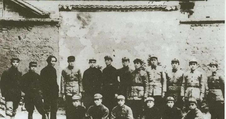 看毛主席的做事风格，就知道他是天生的领袖