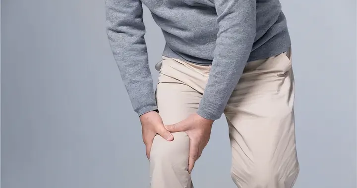 小腿上出现这种斑，预示糖尿病并发症已经出现，要提高警惕！