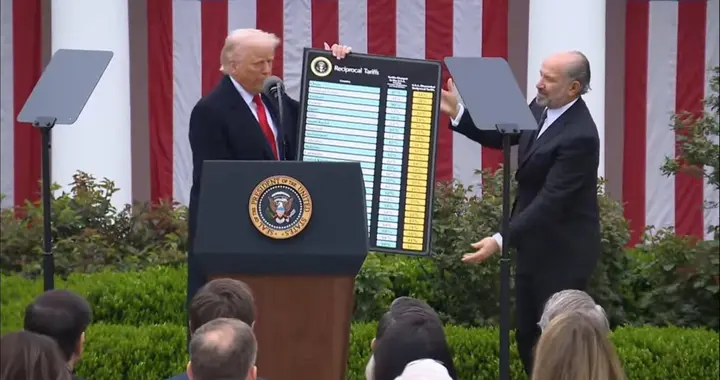 特朗普说让中国交钱，美银行曝光：关税大棒，全砸在美国人头上了