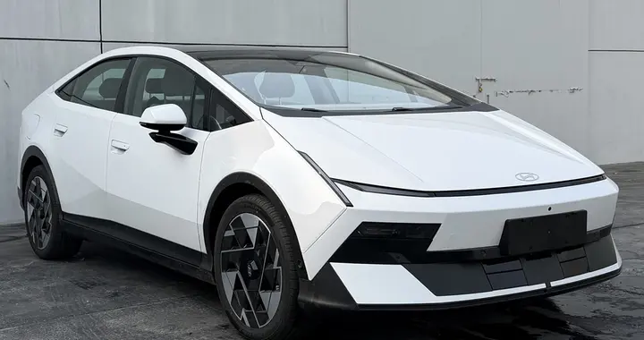 北京现代IONIQ V正式申报，外观很前卫时尚，车长4900mm，年内上市