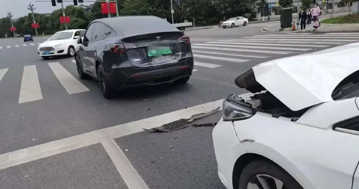 320万辆车卷入调查，纯视觉智驾真的靠谱吗？