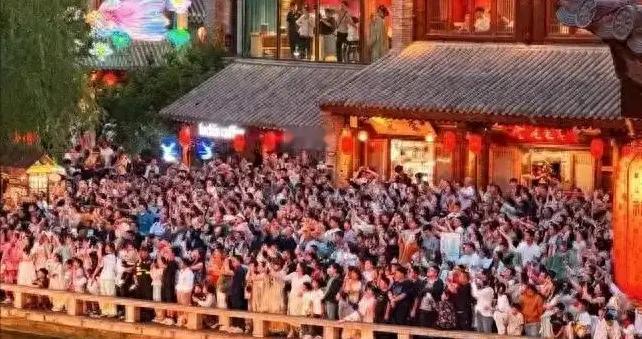国庆即将结束，六大爆火旅游城市出炉！成都令人意外，京沪渝上榜