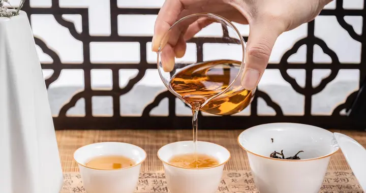 简单几步红茶冲泡变专家！选对茶叶控制水温，注意冲泡次数勿过度